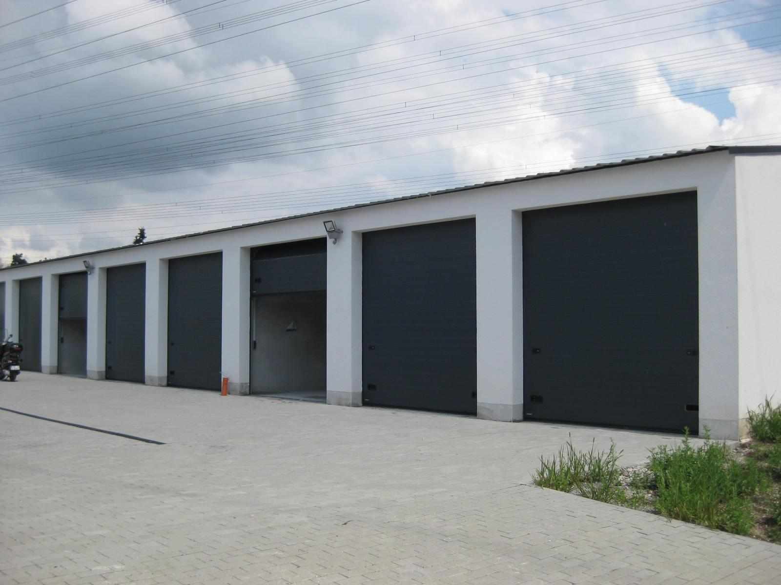 XXLGroßraumgarage mit WASSER und Strom, 33qm, gemauert